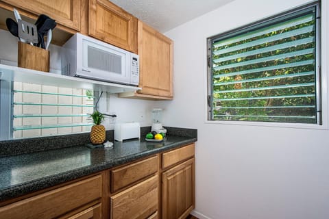 Condo, Multiple Beds, Partial Ocean View (Keauhou Kona Surf & Racquet Club #37) | Private kitchen | Full-size fridge, microwave, stovetop, dishwasher