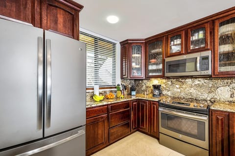 Condo, Multiple Beds, Ocean View (Keauhou Kona Surf & Racquet Club#3-20) | Private kitchen | Fridge, microwave, oven, dishwasher
