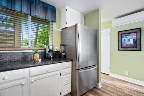 Condo, Multiple Beds, Ocean View (Keauhou Kona Surf & Racquet Club #5-1) | Private kitchen | Dishwasher, paper towels