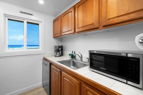 Condo, Multiple Beds (Keauhou Kona Surf & Racket Club Townh) | Private kitchen | Paper towels