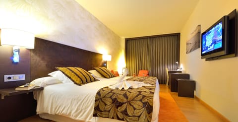 Minibar, in-room safe, desk, blackout drapes