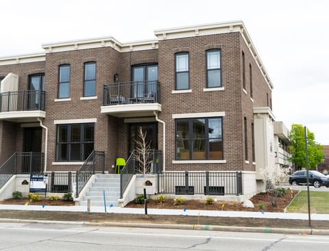 End Unit Condo (1)