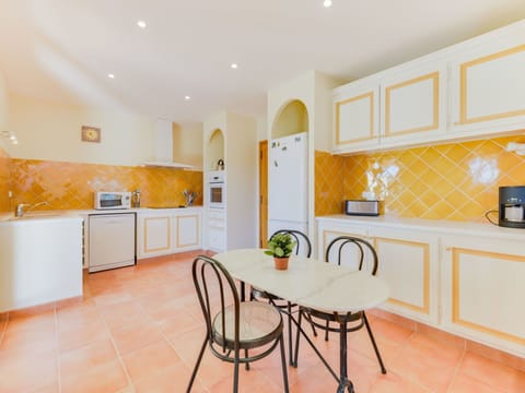 Room, Property, Furniture, Interior Design, Building, Kitchen, Floor, Yellow, Ceiling, House