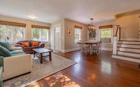 Welcome to Downtown Farmhouse! Located close to downtown Cody and a great family basecamp for adventures to Yellowstone