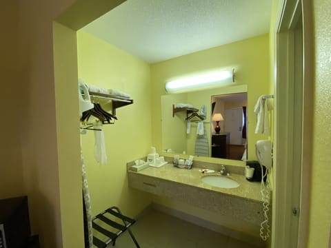 Standard Room, 1 King Bed | In-room safe, desk, iron/ironing board, free cribs/infant beds