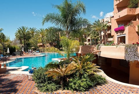 El Oasis de Marbella with lovely sun loungers