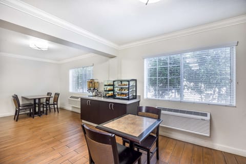 Free continental breakfast