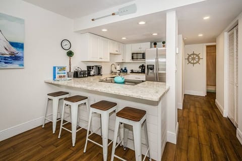 Nice countertop bar to relax and eat