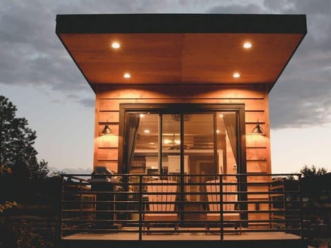 Welcome to Barrel Cactus at Escalante Escapes! This luxury tiny home boasts incredible views, so pull up a seat and enjoy. With Grand Staircase-Escalante National Monument only minutes away, you’ll find amazing hiking opportunities all around.