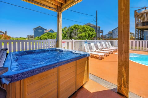 Surf or Sound Realty - 542 - Day Drinkin - Hot Tub