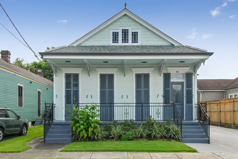 Beautiful, 441 Angela Street in Old Arabi.