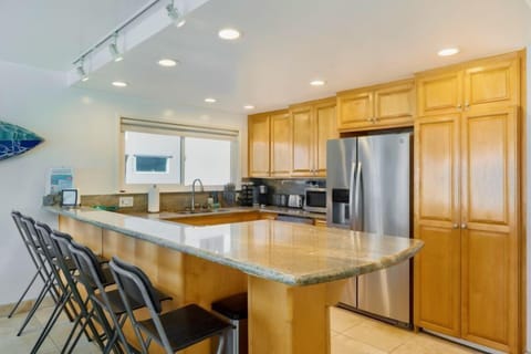 Unit 1 Kitchen Bar Area with bar stools