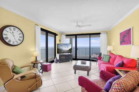 Living area with 90 degree gulf views