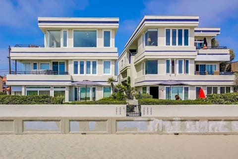 Fun in the Sun Penthouse right on the sands of Mission Beach