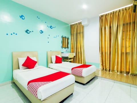 Deluxe Twin Room, 2 Twin Beds | Desk, WiFi (free), bed sheets