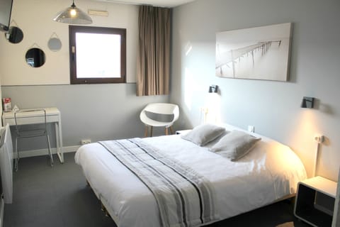 Superior Room, Non Smoking (Confort Plus) | Individually decorated, individually furnished, desk, soundproofing