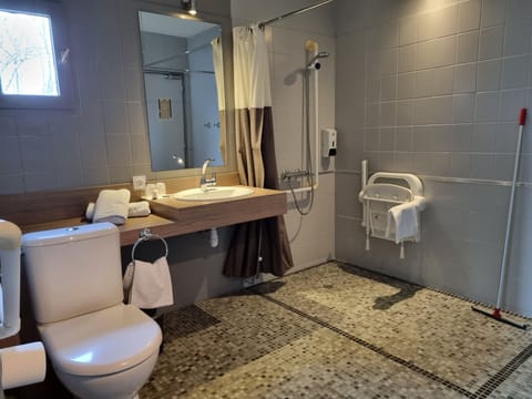 Room, Accessible, Non Smoking | Individually decorated, individually furnished, desk, soundproofing