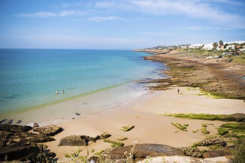 Beach nearby, scuba diving, windsurfing