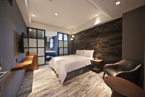 Classic Double Room | Desk, blackout drapes, soundproofing, free WiFi