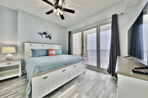 Gulf front master bedroom.