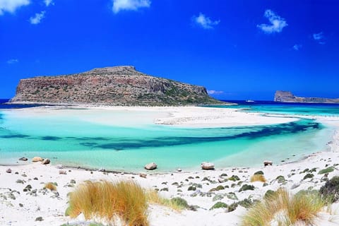 Beach nearby, white sand, beach towels