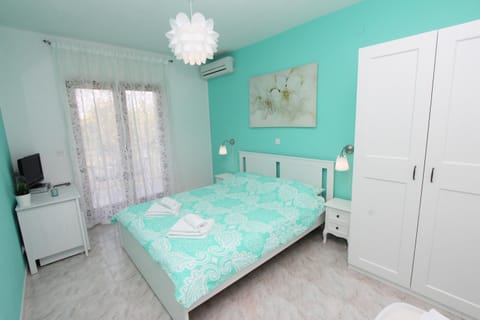 Double Room, Balcony | 1 bedroom, iron/ironing board, free WiFi, bed sheets