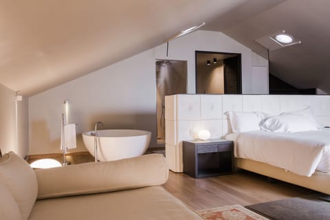 Loft Suite | Minibar, in-room safe, individually decorated, soundproofing