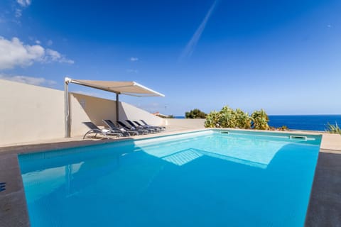 Beautiful villa with pool and sea view