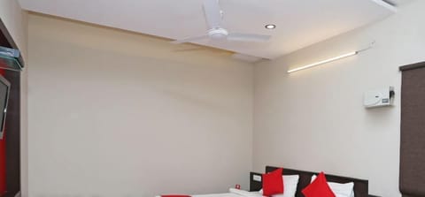 Rollaway beds (surcharge), WiFi (free), bed sheets