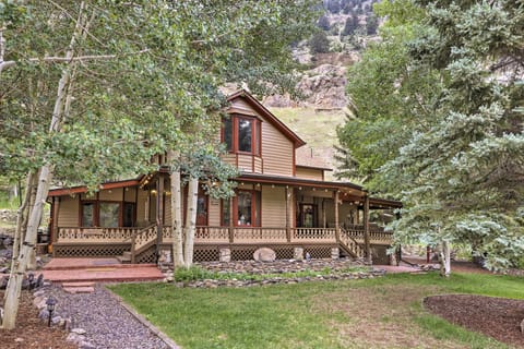 Georgetown Vacation Rental | 4BR | 3BA | 2,025 Sq Ft | Stairs Required to Enter