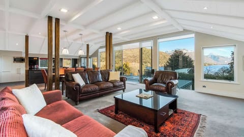 Open plan living with spectacular Lake Views 