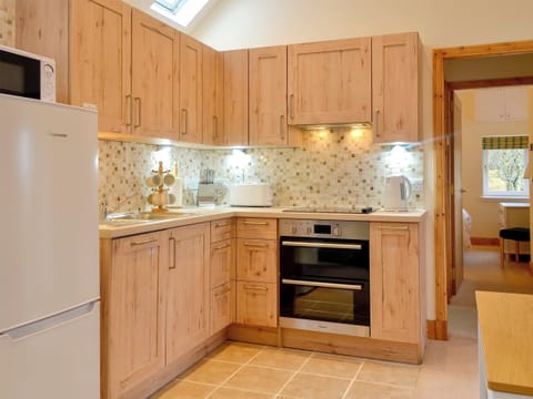 Well-equipped kitchen area | The Old Inverchroskie Kennels - Inverchroskie, Enochdhu, near Pitlochry