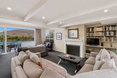 Spacious living room with stunning Mountain , Lake and Kevin Heights golf course views 
Fire is decommissioned 