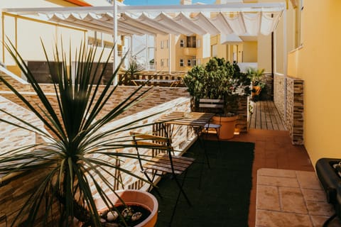 Standard Twin Room | Terrace/patio