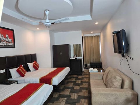 Family Room | Soundproofing, iron/ironing board, free WiFi