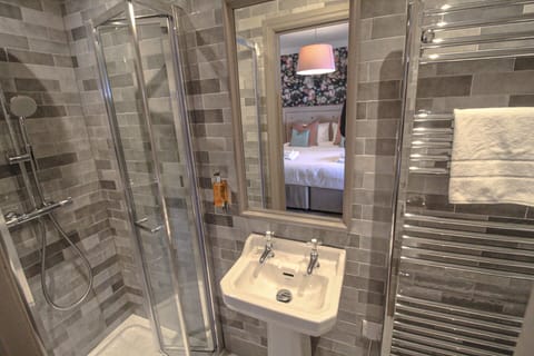 Superior Double Room, Ensuite | Bathroom