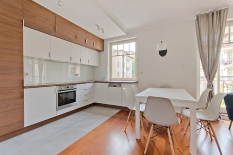 Apartment | Private kitchen | Fridge, oven, stovetop, dishwasher