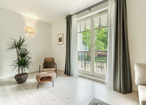 Apartment | Living room | Flat-screen TV