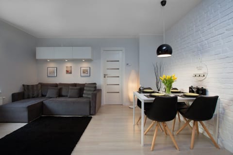 Apartment | Living room | Flat-screen TV