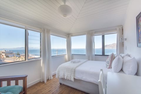 Family Cottage, 4 Bedrooms | 4 bedrooms, free WiFi