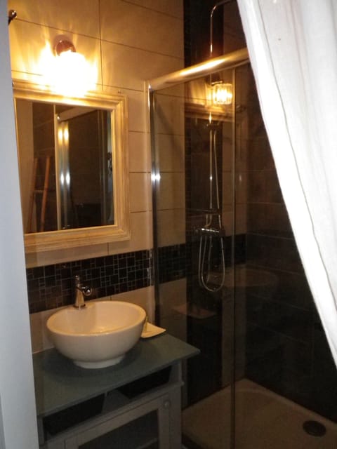 Double Room, 1 Queen Bed, Garden View (La Biche) | Bathroom | Free toiletries, hair dryer, towels
