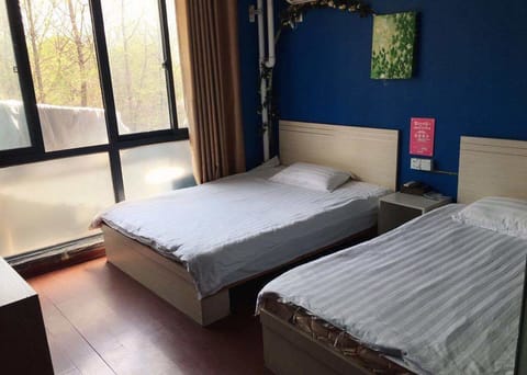 Twin Room, Non Smoking | In-room safe, desk, blackout drapes, iron/ironing board