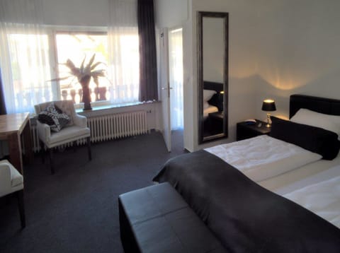Comfort Double Room, Balcony (Waterbed) | Desk, cribs/infant beds, free WiFi, bed sheets