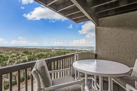 Condo, 2 Bedrooms | Outdoor dining