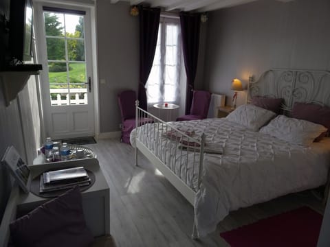 Double Room (Hortensia) | Individually decorated, individually furnished, blackout drapes