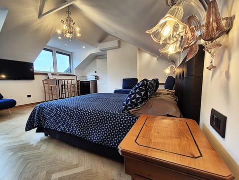 Deluxe Triple Room | Down comforters, minibar, blackout drapes, free WiFi