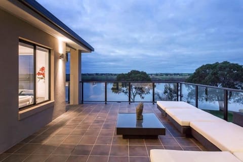 Executive House, Multiple Bedrooms, River View | Terrace/patio
