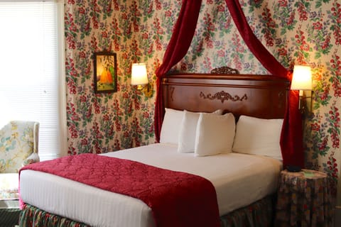 Premium Single Room, Ensuite (VICTORIAN ONE QUEEN )