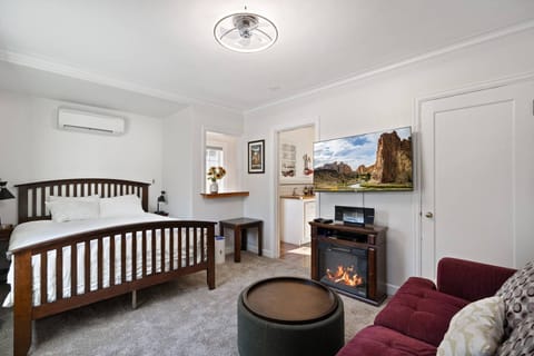 Welcome to Drake Cottage 473! We hope we get to host you at this unforgettable rental in the heart of Bend!