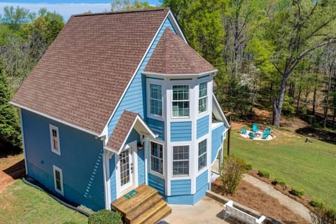 Three story home sleeps 15